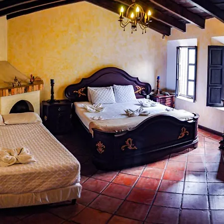 Hotel Central Antiguainn